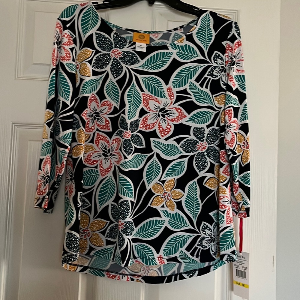 Women’s size medium Ruby Road printed blouse with three-quarter length sleeves.